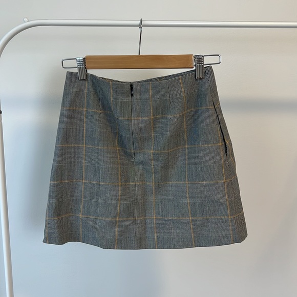 Aritzia Wilfred Classic Mini Skirt size 2 - Picture 3 of 6